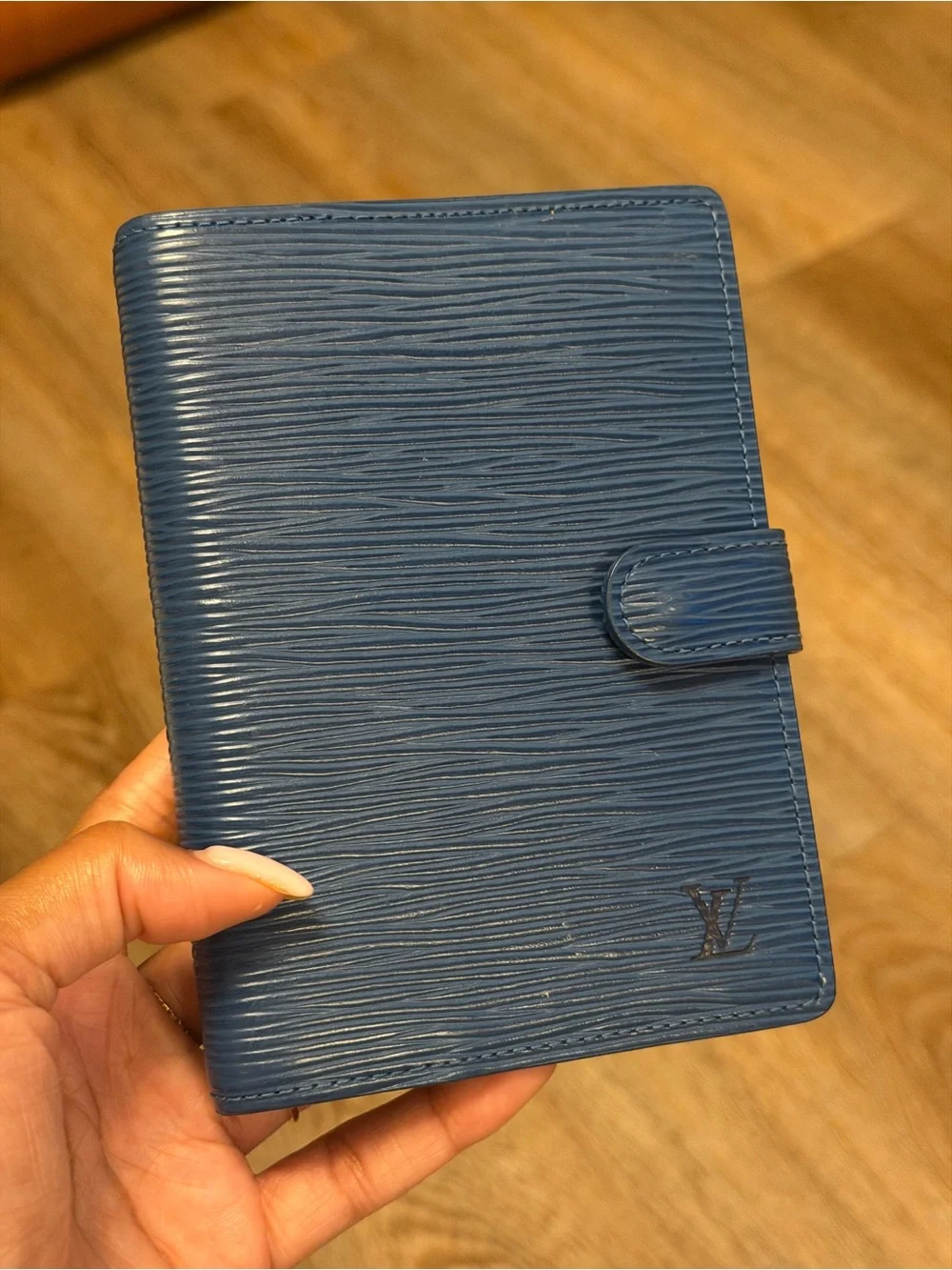 Louis Vuitton blue epi leather agenda 4x6